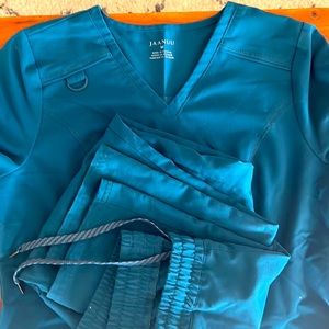 Size medium scrub set. Rarely worn